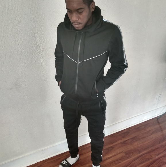 Tracksuit - Picture 2 of 8
